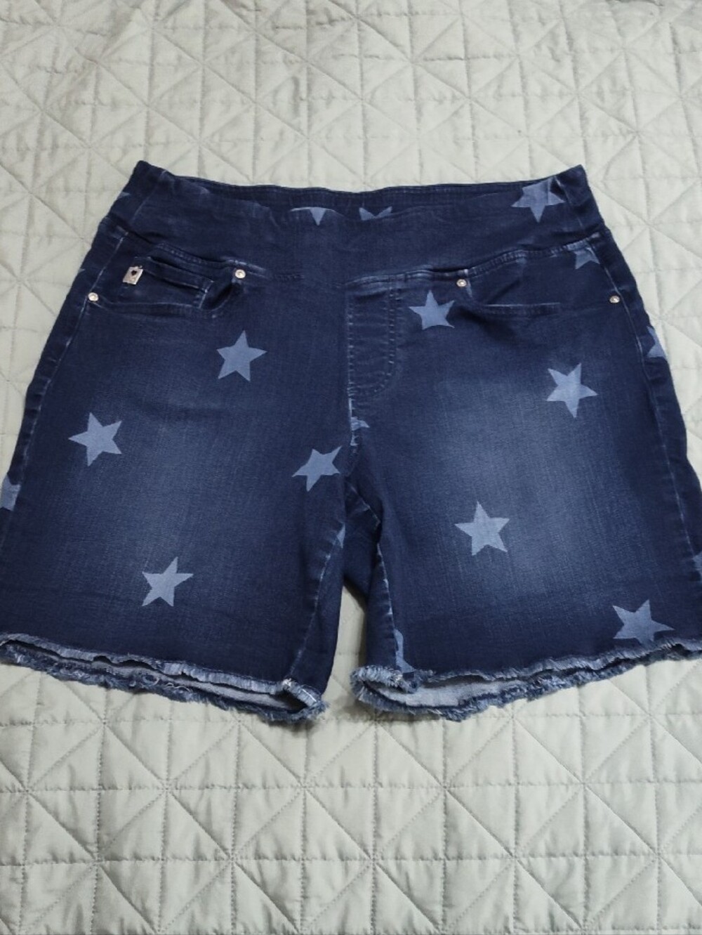 Belle by Kim Gravel Navy Star-Print Denim Shorts Stretchy Size 14 - Picture 6 of 9